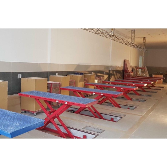 Bàn nâng xe máy điện - Đặt âm nền ( bàn nâng chìm)