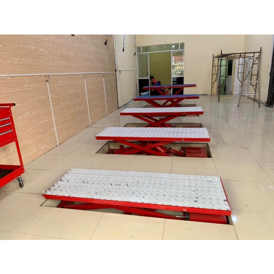 Bàn nâng xe máy điện - Đặt âm nền ( bàn nâng chìm)